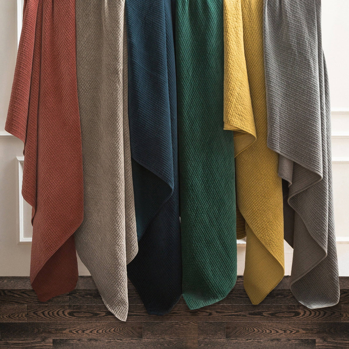 Stone Washed Cotton Velvet Quilt Q947431