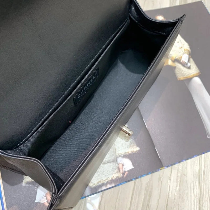 Calfskin Handbag E885