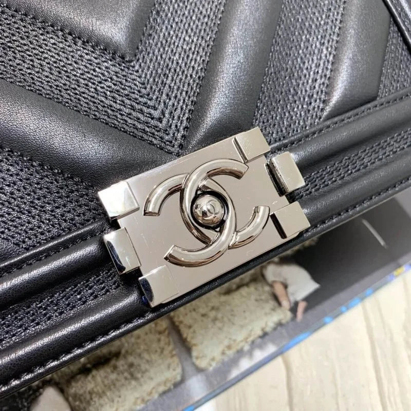 Calfskin Handbag E885